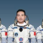 Three-Chinese-astronauts-space-station-clip-art.jpg