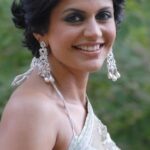 mandira-Bedi-01.jpg